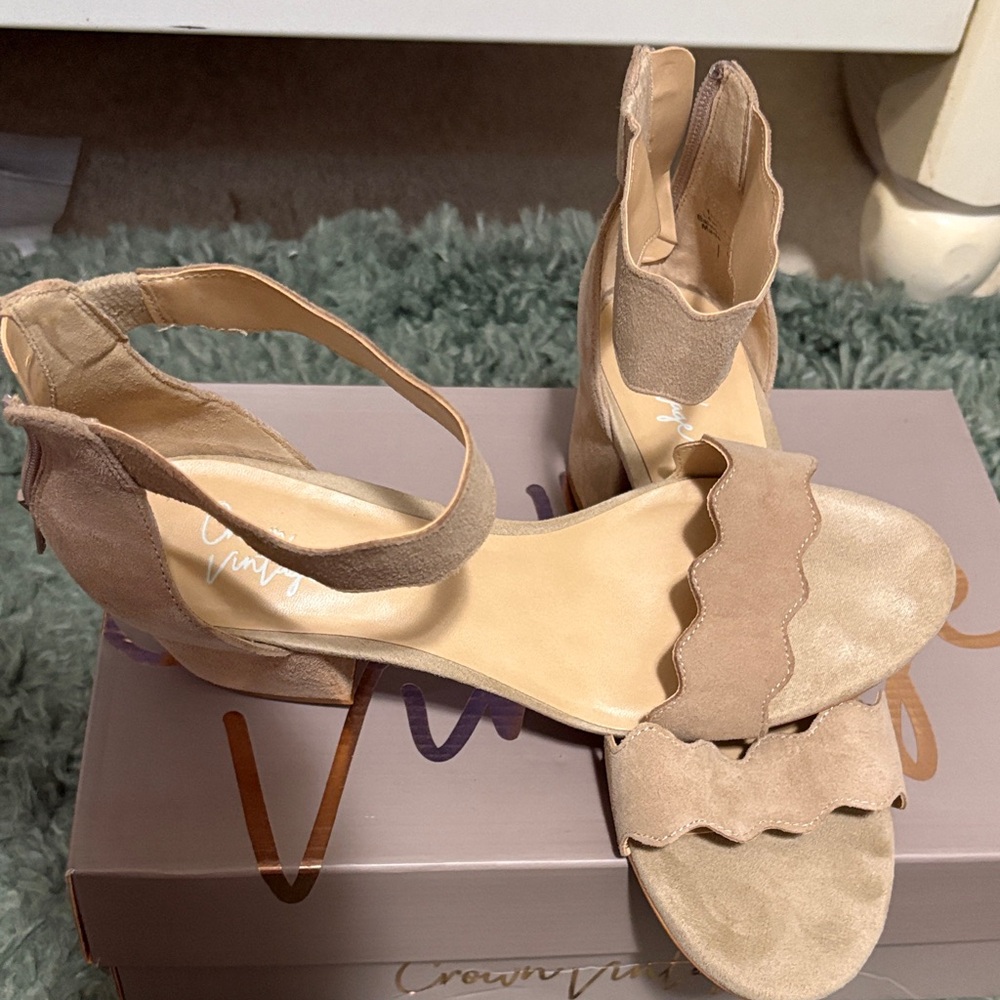 Crown Vintage Beige Scalloped Sandals